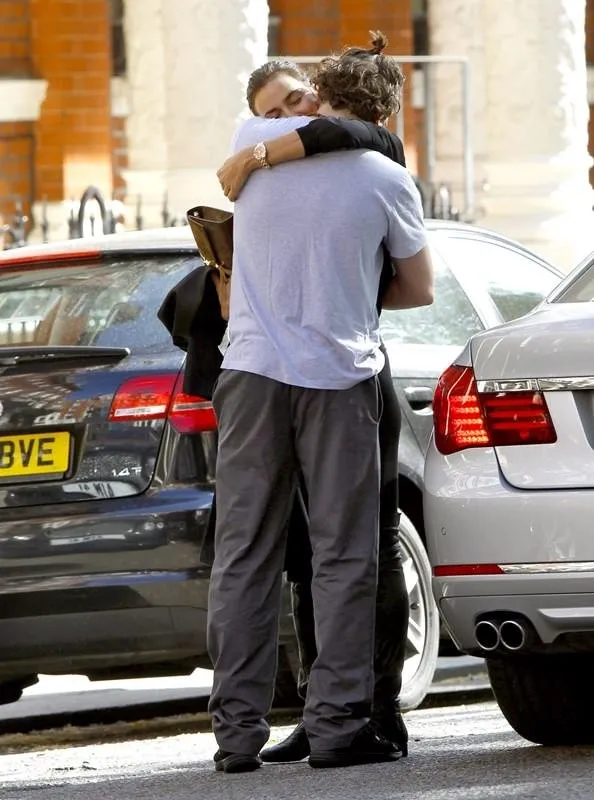 Irina Shayk ve Bradley Cooper yine öpüşürken yakalandı.