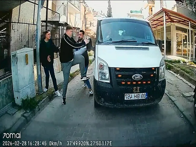aydinda-kamyonetin-camini-yumruklayan-sahsa-ibretlik-ceza-1772734577458.jpeg Aydın’da kamyonetin camını yumruklayan şahsa ibretlik ceza!