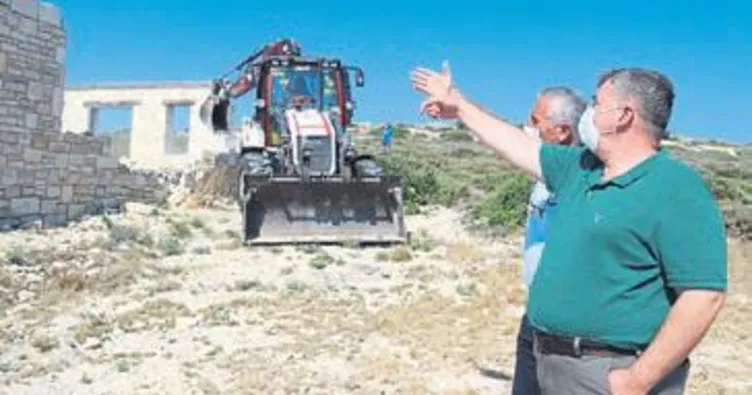 Çeşme’de kaçağa yıkım