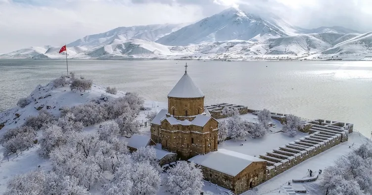 Akdamar Adası her mevsim büyülüyor