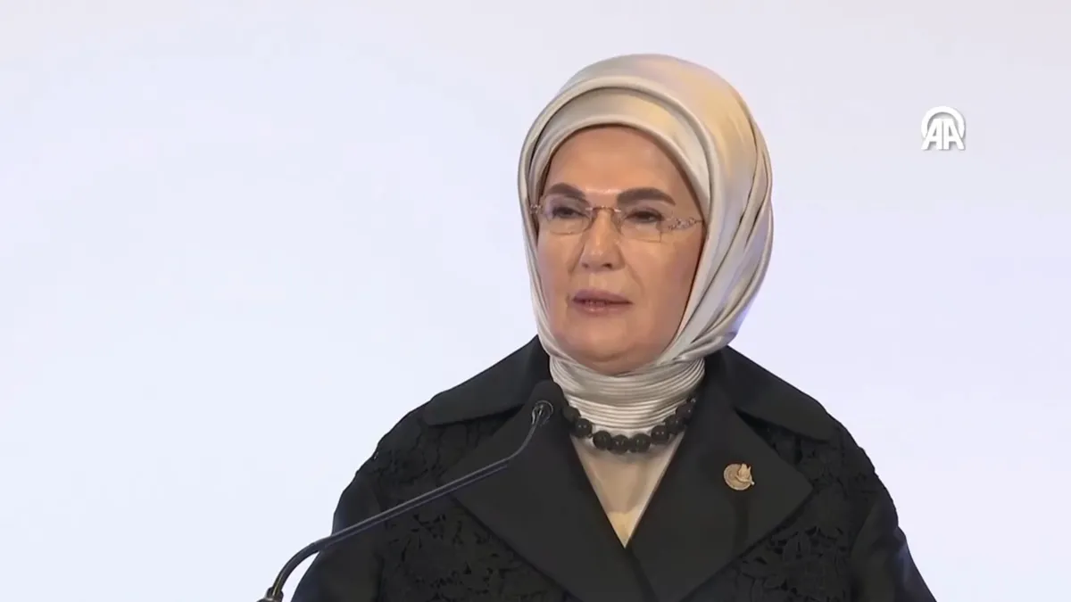 Emine Erdoğan: İsrail’in Filistin’de gerçekleştirdiği postmodern bir Holokost’tur Emine Erdoğan: İsrail’in Filistin’de gerçekleştirdiği postmodern bir Holokost’tur