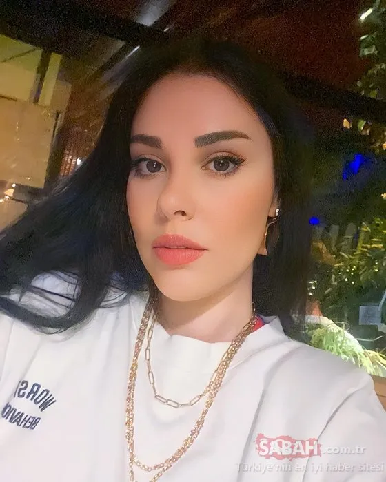 Ferdi Tayfur’un kızı Tuğçe Tayfur’dan akrabalarına ağır gönderme! Yiye yiye bitiremediler, bir de utanmadan...
