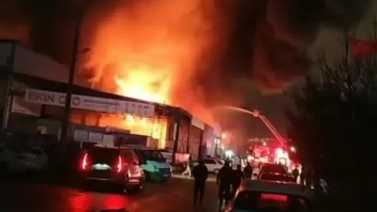 İzmit’te korkutan yangın! | Video