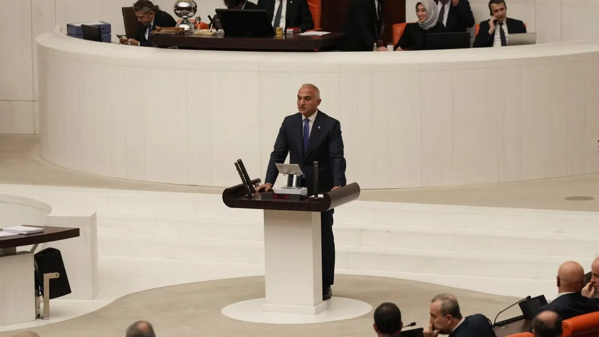 Bakan Ersoy TBMM’de rakamlarla açıkladı: Turizmde küresel liderliğe yürüyoruz Bakan Ersoy TBMM’de rakamlarla açıkladı: Turizmde küresel liderliğe yürüyoruz