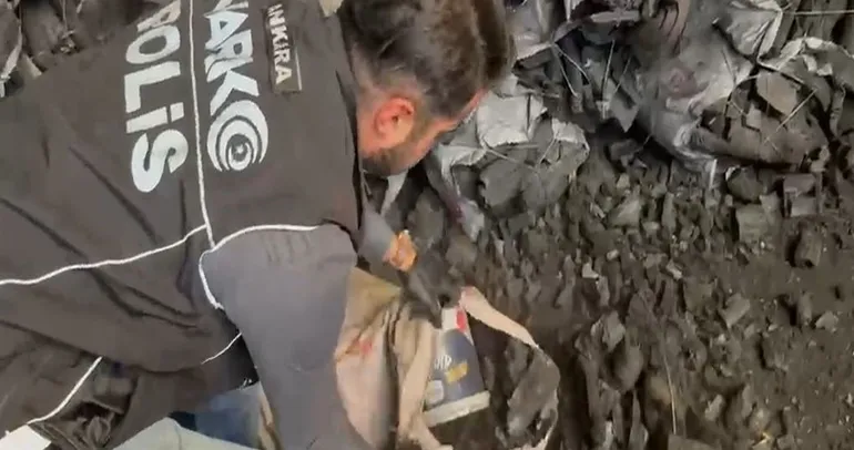 Ankara’da operasyon: Kömür yüklü TIR’da 1,5 kilo esrar ele geçirildi