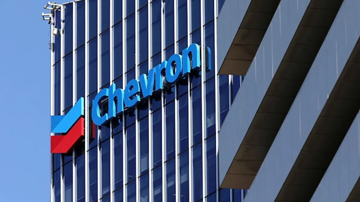 Los Angeles’taki Chevron rafinerisinde patlama: Yangın çıktı