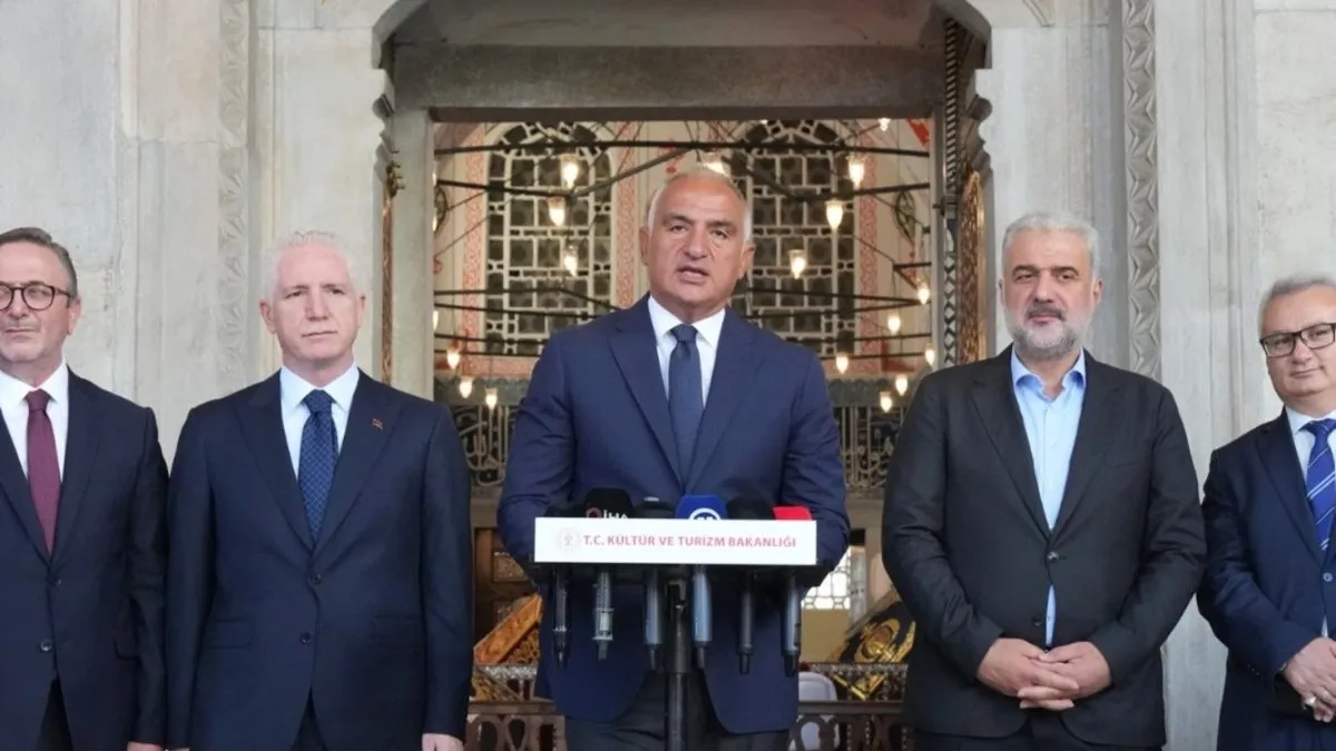 Bakan Ersoy Hatice Turhan Valide Sultan Türbesi'ni ziyaret etti: Toplam 107 yeni puşide üretimi yapıldı!