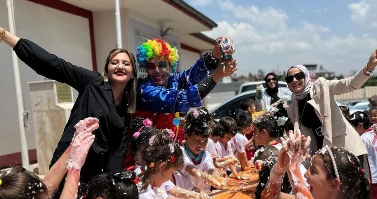 Depremzede Rümeysa acılarını unutup, insanların...