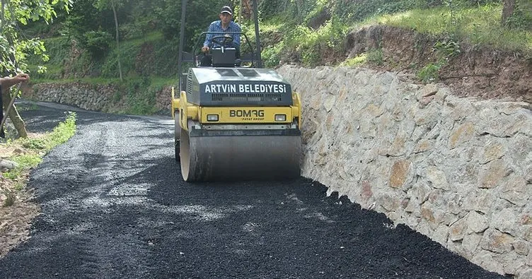 Artvin’de 3 ayda 500 ton asfalt döküldü