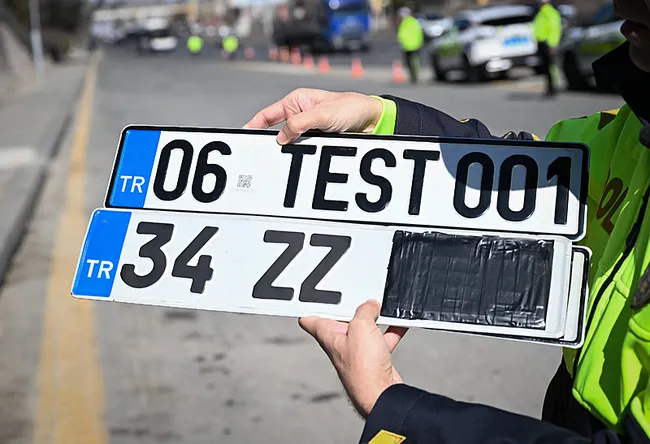 son-dakika-icisleri-bakanligi-acikladi-app-plakalar-ile-ilgili-yeni-gelisme-artik-ceza-uygulanmayacak-1773206685301.jpeg