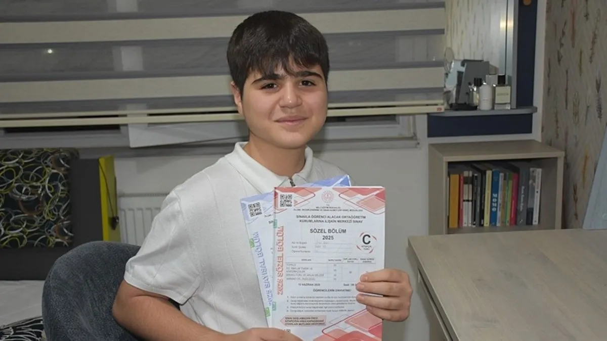Bol bol kitap okudu disiplinli çalışıp başardı Bol bol kitap okudu disiplinli çalışıp başardı