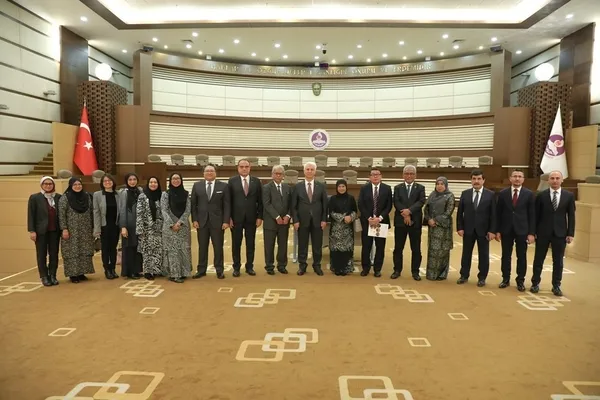 malezya-federal-mahkemesi-heyeti-turkiyede-1737112240462.jpg