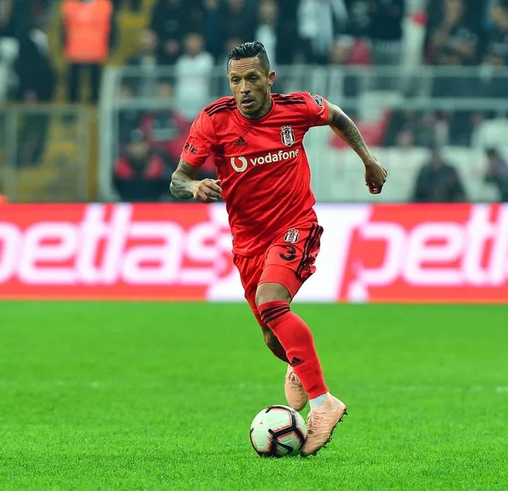 Beşiktaş’ta flaş karar! Yıldız oyuncuyla yollar ayrıldı