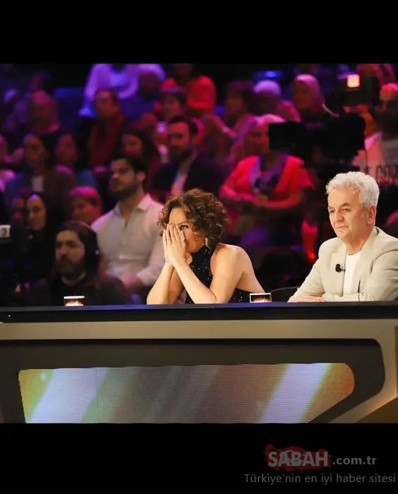 Ünlü şarkıcı Hülya Avşar’a şok dava