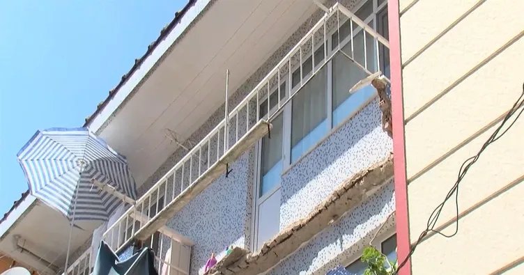 Ümraniye’de facianın eşiğinden dönüldü! 2 katlı binadaki dairenin balkonu çöktü