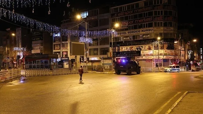 İçişleri Bakanlığı genelgesi ile sokağa çıkma yasağı detayları yayınlandı! 29 Nisan- 17 Mayıs Sokağa çıkma yasağında kimler muaf olacak, tam kapanma ne zaman bitiyor?