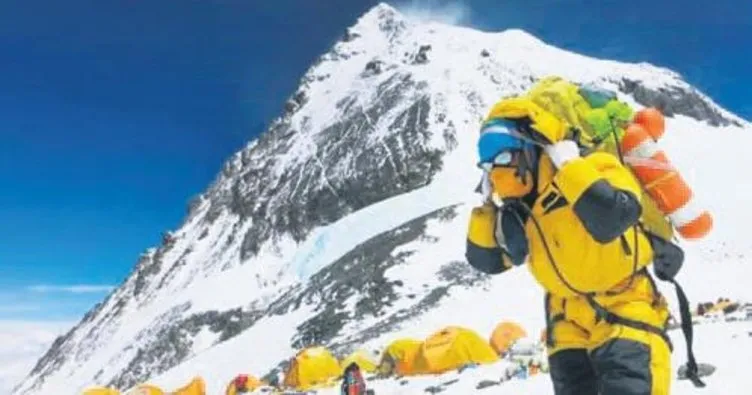 Everest zirvesinde bahar temizliği