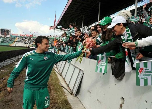 Bursaspor tribünlerinden ilginç pankartlar