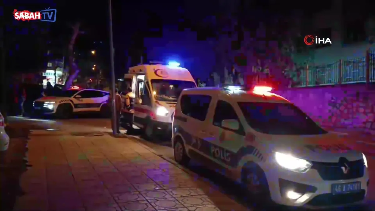 Gençler arasında bıçaklı kavga: 3 yaralı videosunu izle Gençler arasında bıçaklı kavga: 3 yaralı videosunu izle