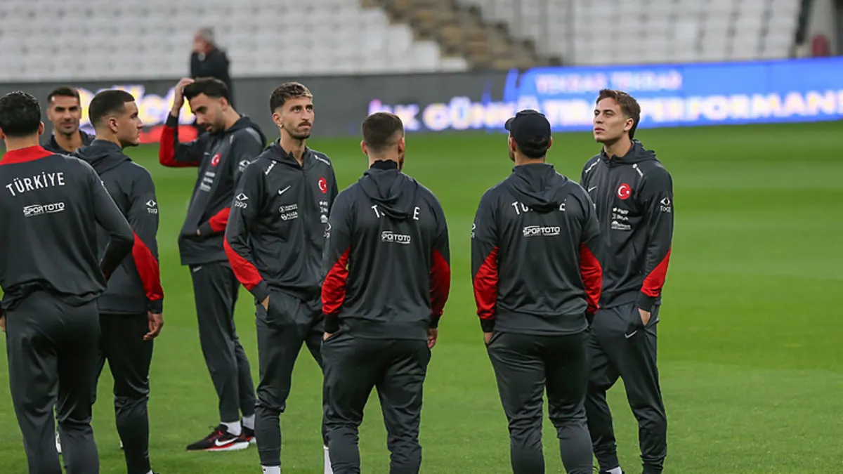 A Milli Futbol Takımı, Atatürk Spor Kompleksi Matlı Stadı’nda yürüyüş yaptı A Milli Futbol Takımı, Atatürk Spor Kompleksi Matlı Stadı’nda yürüyüş yaptı