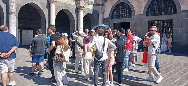 turkiyenin-dort-bir-yanindan-8-bin-yillik-sura-akin-edildi-1780044889258.jpeg