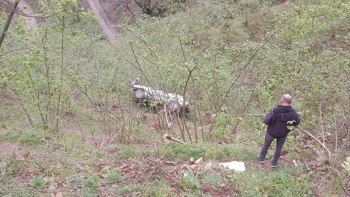 Fındık bahçesine devrilen otomobilin sürücüsü hayatını kaybetti Fındık bahçesine devrilen otomobilin sürücüsü hayatını kaybetti