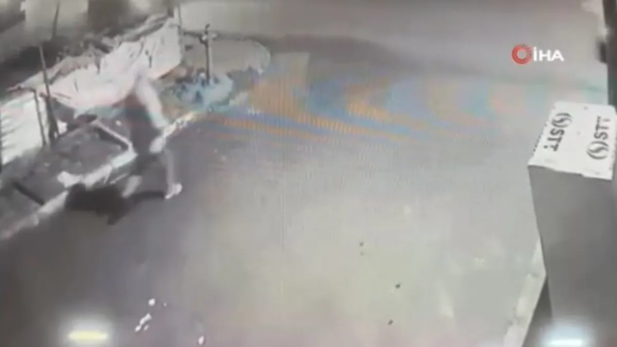 60 yaşındaki takıntılı aşığı kabusu yaşattı: Yüzüne kezzap atılan genç kadın kör kaldı! 60 yaşındaki takıntılı aşığı kabusu yaşattı: Yüzüne kezzap atılan genç kadın kör kaldı!