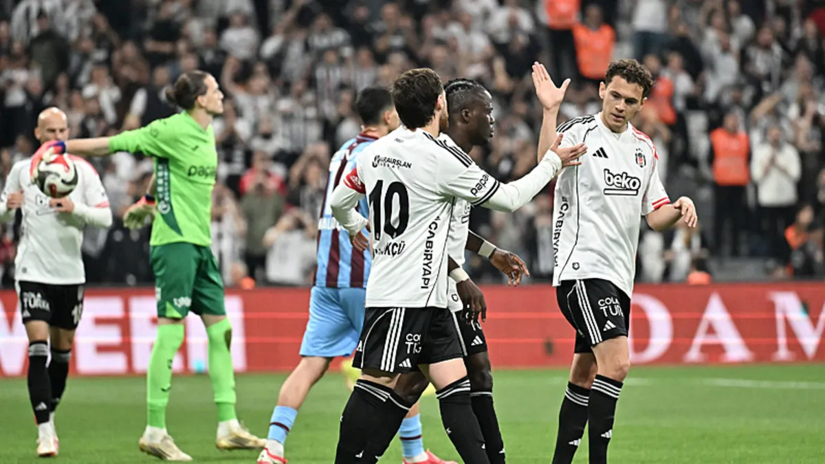 BEŞİKTAŞ TRABZONSPOR CANLI | Beşiktaş ile Trabzonspor karşı karşıya! İkinci yarı oynanıyor...