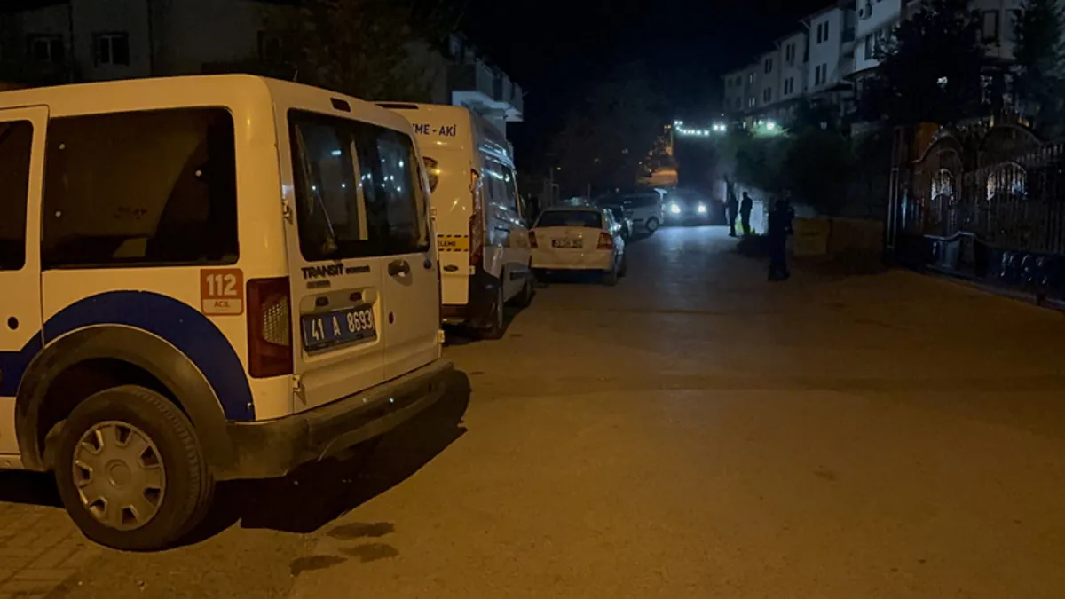 Kocaeli’de yalnız yaşayan şahıs evinde ölü bulundu! Eski eşine ve çocuklarına not bırakmış Kocaeli’de yalnız yaşayan şahıs evinde ölü bulundu! Eski eşine ve çocuklarına not bırakmış