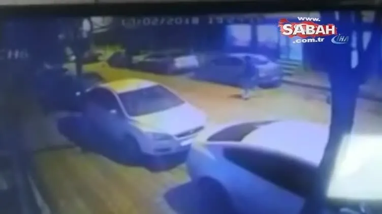 İstanbul’da çocuğuyla yürüyen kadına kapkaç şoku kamerada