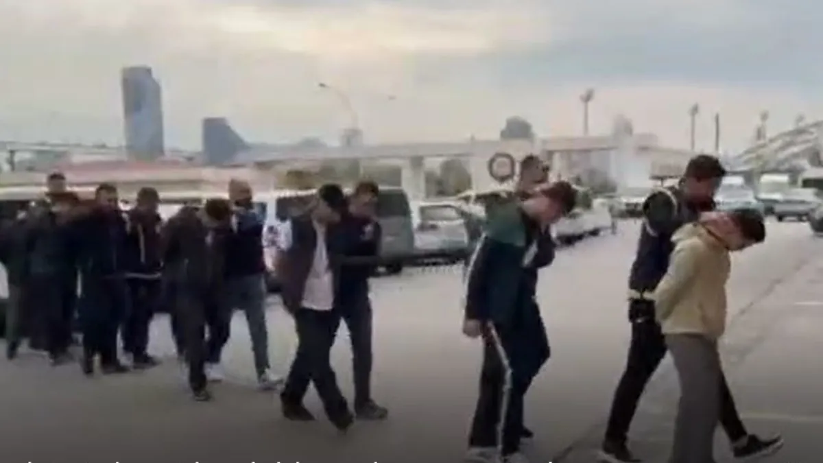Ankara’da sosyal medyadan silahlı paylaşım yapanlara operasyon: 19 şüpheli gözaltında Ankara’da sosyal medyadan silahlı paylaşım yapanlara operasyon: 19 şüpheli gözaltında