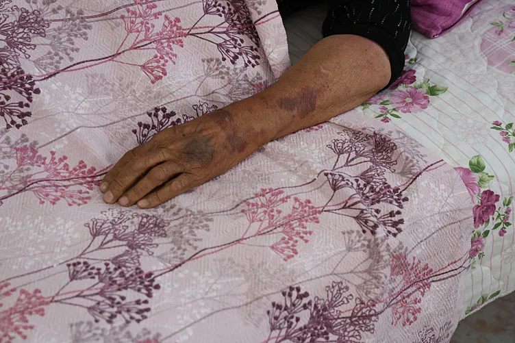 O ilimizde kan donduran olay: Yemek yiyip çay içtiği kadını çekiçle gasp etti!