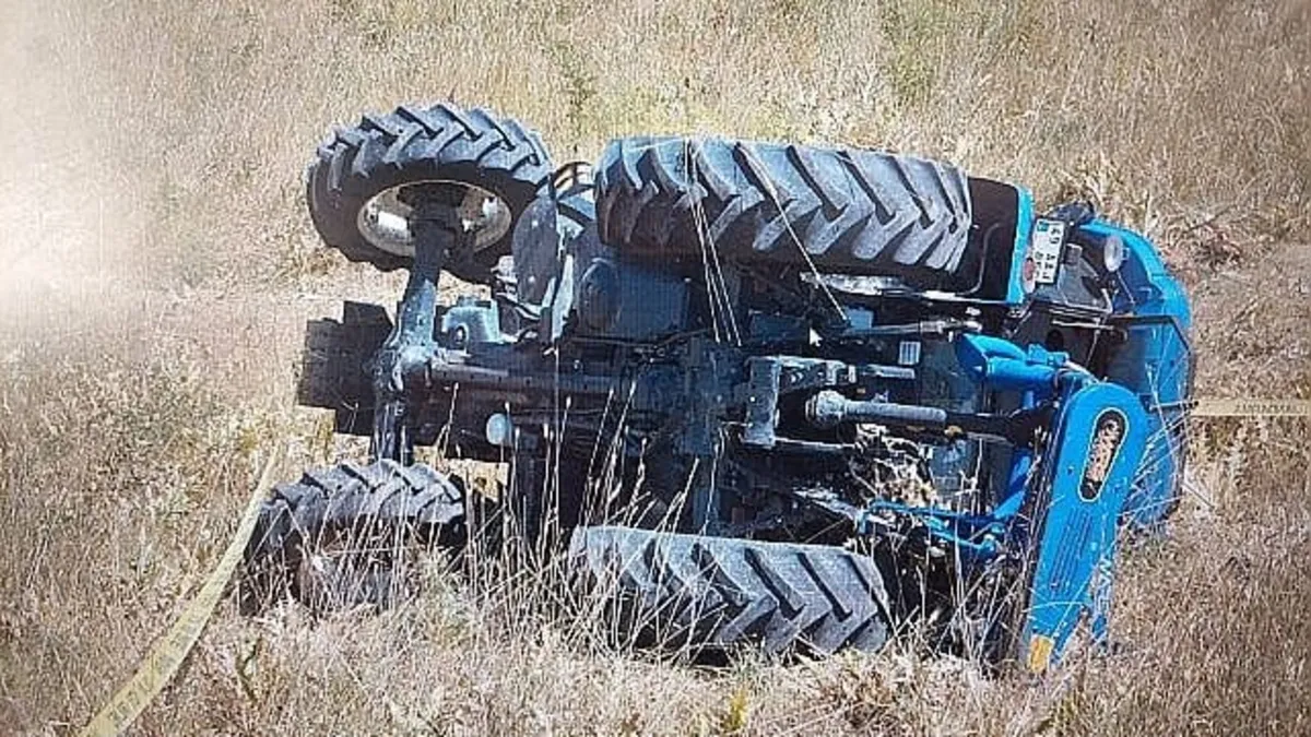 Traktörün altında kalan genç yaralandı