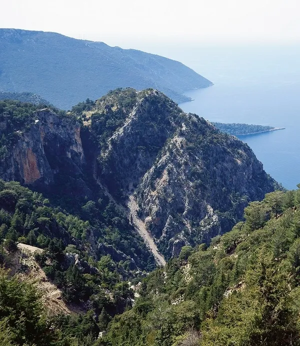 alman-kadin-turist-65-kilometrelik-tarihi-yolda-taraniyor-1792680460859.jpg