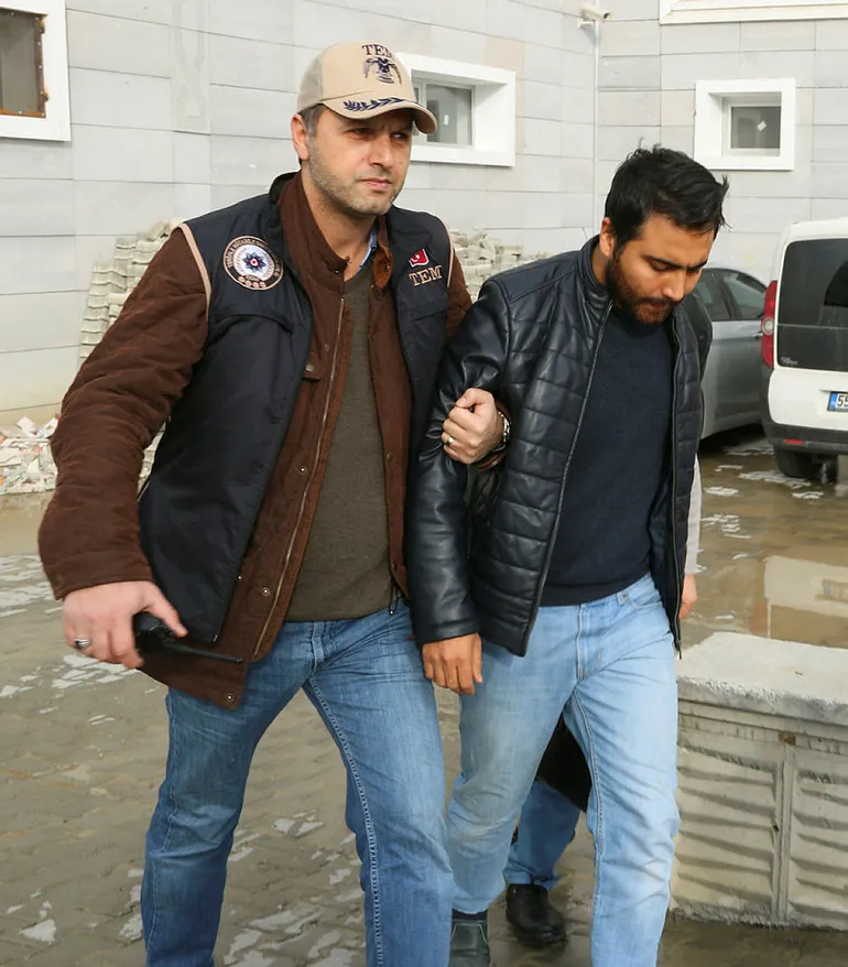 Gaybubet evinden kaçarken yangın merdiveninde yakalandı-1