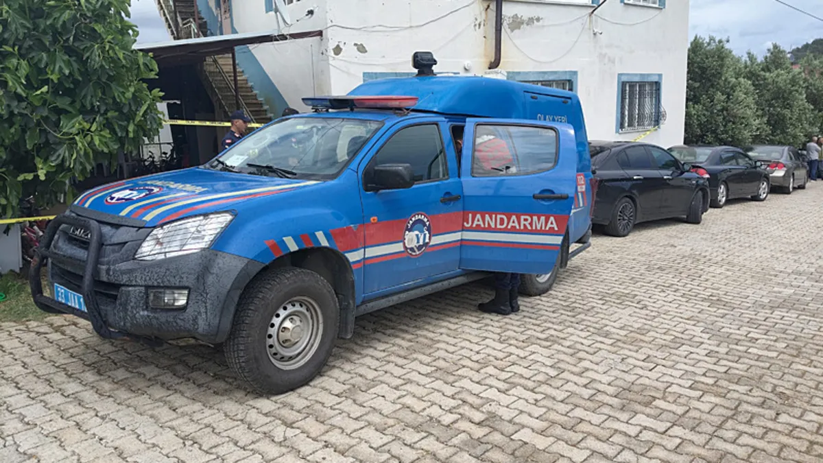 Mersin’de ‘Böcek ailesi’ vakası! Zehirlenme şikayetiyle hastaneye kaldırıldılar: 2 kardeş öldü, anne ve baba yoğun bakımda! Mersin’de ‘Böcek ailesi’ vakası! Zehirlenme şikayetiyle hastaneye kaldırıldılar: 2 kardeş öldü, anne ve baba yoğun bakımda!