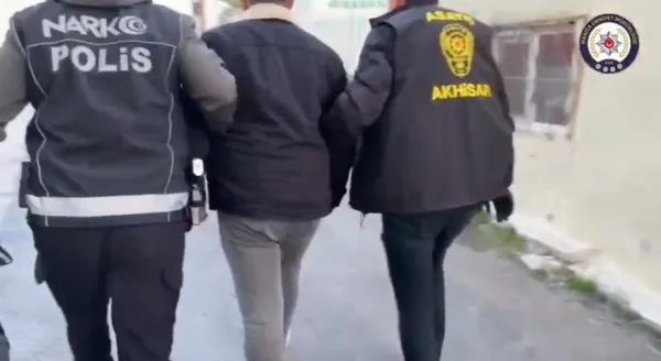 manisada-uyusturucuya-darbe-5-kisi-tutuklandi-1773847082683.jpg