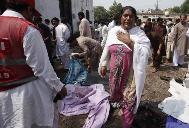Pakistan’da kiliseye intihar saldırısı