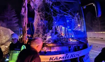 Mersin'de yolcu otobüsü, TIR'a çarptı: 10 yaralı #mersin