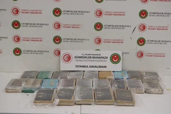 pilot-maskesiyle-uyusturucu-sevkiyati-yapmaya-calismislardi-o-kurye-bulgaristana-kacmis-1789562840567.jpg