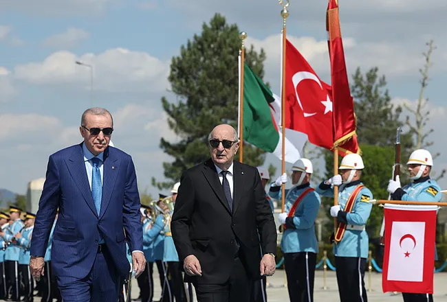 baskan-erdogan-cezayir-cumhurbaskani-ile-gorustu-1779990791960.jpeg Başkan Erdoğan, Cezayir Cumhurbaşkanı ile görüştü