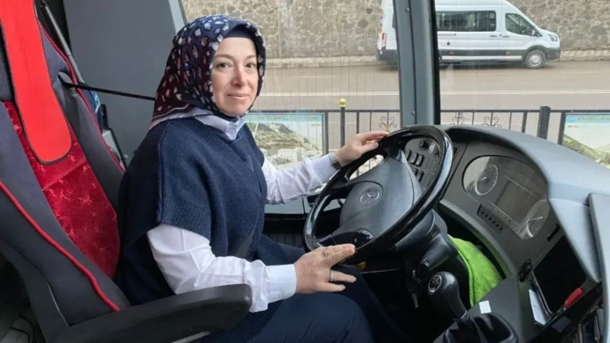 Çocukluğundan beri hayal ettiği şoförlük mesleğini yapıyor: 2 çocuk annesi Güliz azmiyle örnek oluyor