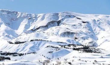 Deprem Ulubaba Dağı’nı ikiye böldü