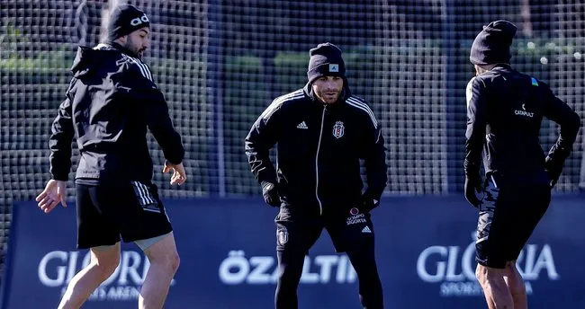 Beşiktaş Antalya'da 10 isimden yoksun çalıştı