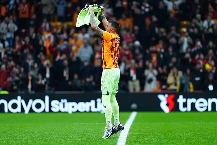 Son dakika haberi: Galatasaray’da Muslera’dan ayrılık açıklaması! Görüştüğü iki takımı duyurdu...