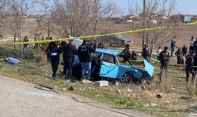 Konya’da otomobil otobüs durağında bekleyenlere çarptı, 4 kişi öldü