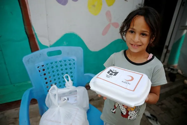 Mesut Özil’den İdlib’deki yetimhaneye Ramazan boyunca iftar yemeği... Bayramda çocuklara hediye gönderecek