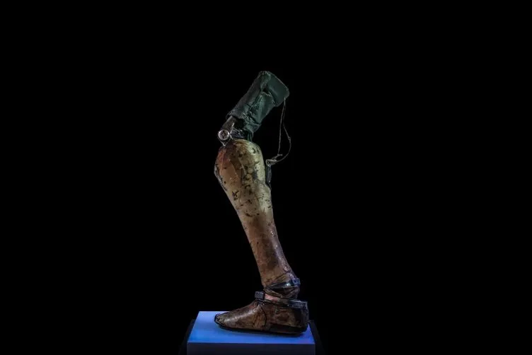 Mayın mağdurlarının el yapımı protez bacak sergisi