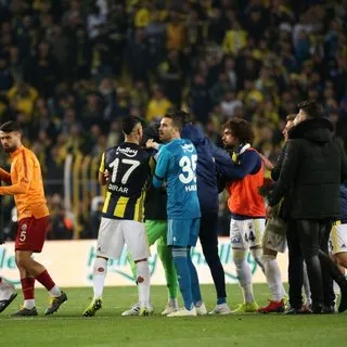 Fenerbahçe - Galatasaray derbisi soyal medyada sürüyor! Flaş paylaşımlar