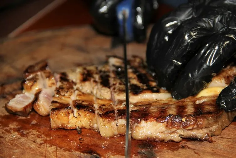 Altın suyuna bandırılıyor: Bursa’da üretilen etin kilosu tam 1200 dolar! Yurt dışından akın akın bu et için geliyorlar
